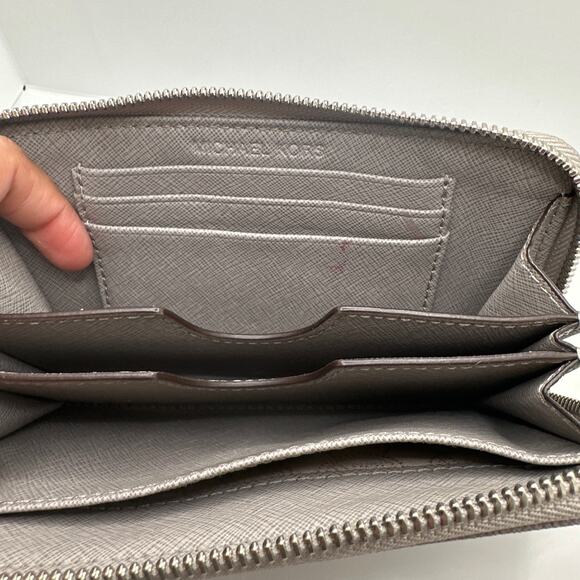 MICHAEL KORS Gray Wallet - Picture 5 of 8